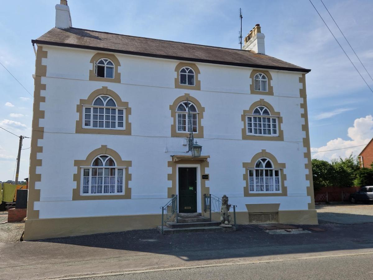 ホテル Ty Llew Llandysilio エクステリア 写真