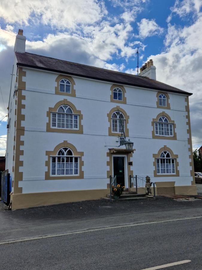 ホテル Ty Llew Llandysilio エクステリア 写真
